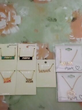 Mom/Momma Fashion Gold Necklace Lot of (7)
